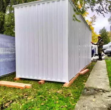 Нестандартный белоснежный контейнер для укрытия оборудования на выставке ВДНХ, г. Москва  Нестандартный белоснежный контейнер для укрытия оборудования на выставке ВДНХ, г. Москва