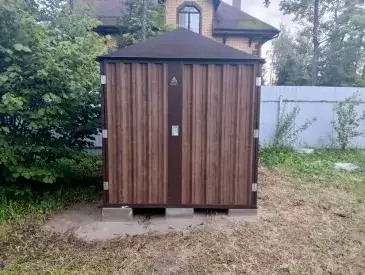 Хозблок для хранения садовой техники в расцветке "под дерево" в дер. Решоткино, г. Клин, МО Хозблок для хранения садовой техники в расцветке "под дерево" в дер. Решоткино, г. Клин, МО