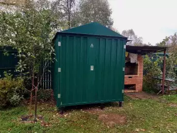 Компактный хозблок для садового инвентаря в ярком зеленом цвете в СНТ Надежда, Конаковский р-н, Тверская область Компактный хозблок для садового инвентаря в ярком зеленом цвете в СНТ Надежда, Конаковский р-н, Тверская область