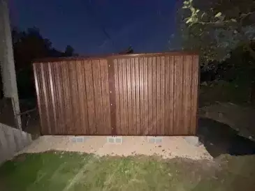 Хозблок для хозяйственных вещей в расцветке "под дерево" в с. Виноградово, г.о. Мытищи, МО Хозблок для хозяйственных вещей в расцветке "под дерево" в с. Виноградово, г.о. Мытищи, МО