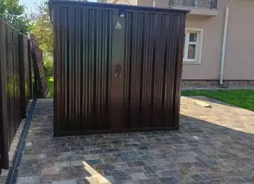 Гараж для мотоцикла и шин в шоколадном цвете в дер. Сутормино, Тарусский р-н, Калужская обл. Гараж для мотоцикла и шин в шоколадном цвете в дер. Сутормино, Тарусский р-н, Калужская обл.