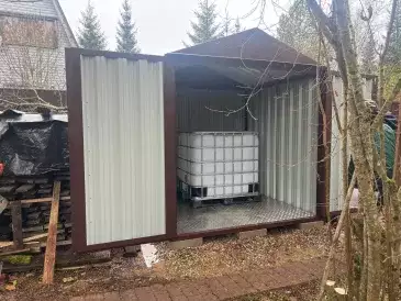 Хозблок для хранения топлива в шоколадном цвете в СНТ Связист, Волоколамский р-н, МО