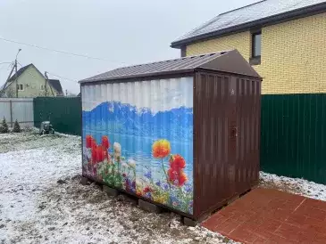 Хозблок для садовой техники и инвентаря в шоколадном цвете с принтом в дер. Елизарово, Солнечногорский р-н, МО